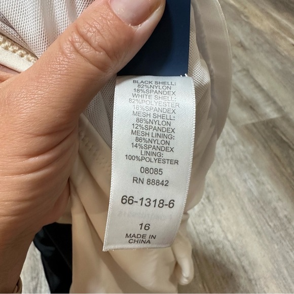 Swimsuits For All black white color block one shoulder one piece swimsuit sz 16 - Picture 8 of 9